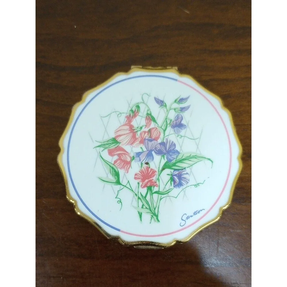 Stratton England Sweet Pea White Floral Powder Compact - Vintage!